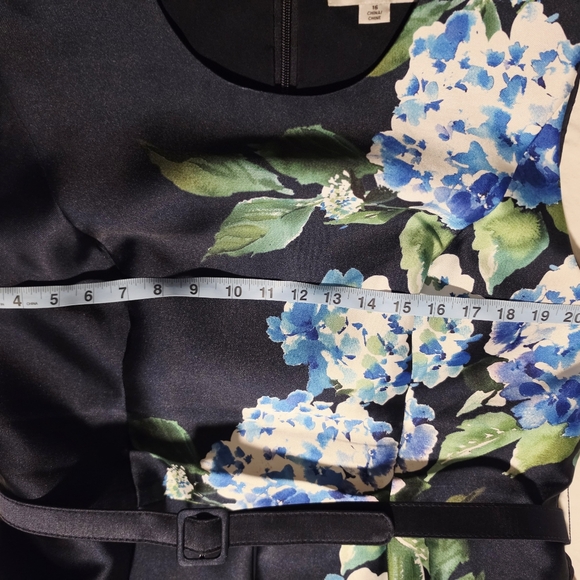 Kay Unger Barbara Floral Gown.  - Picture 8 of 16